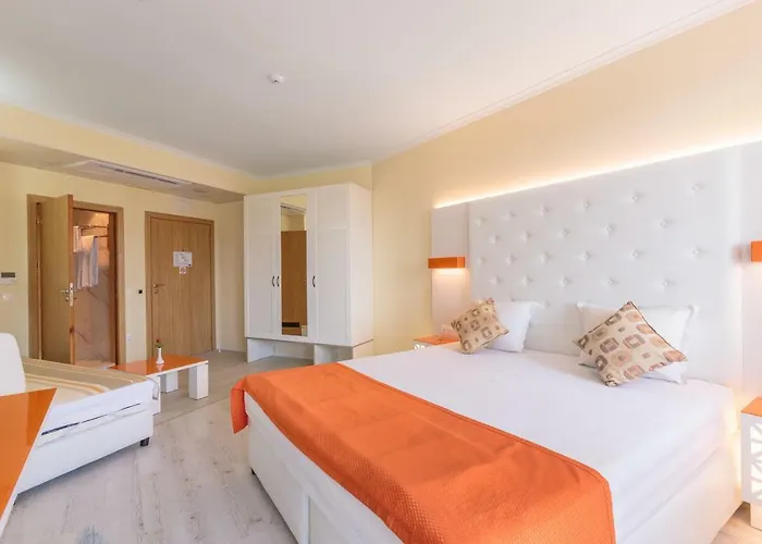 Отель серенити бей Царёво